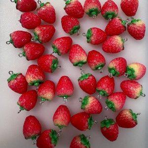 آویز توت فرنگی | آویز فانتزی و رنگی برای ساخت زیورآلات دست‌ساز و پینترستی