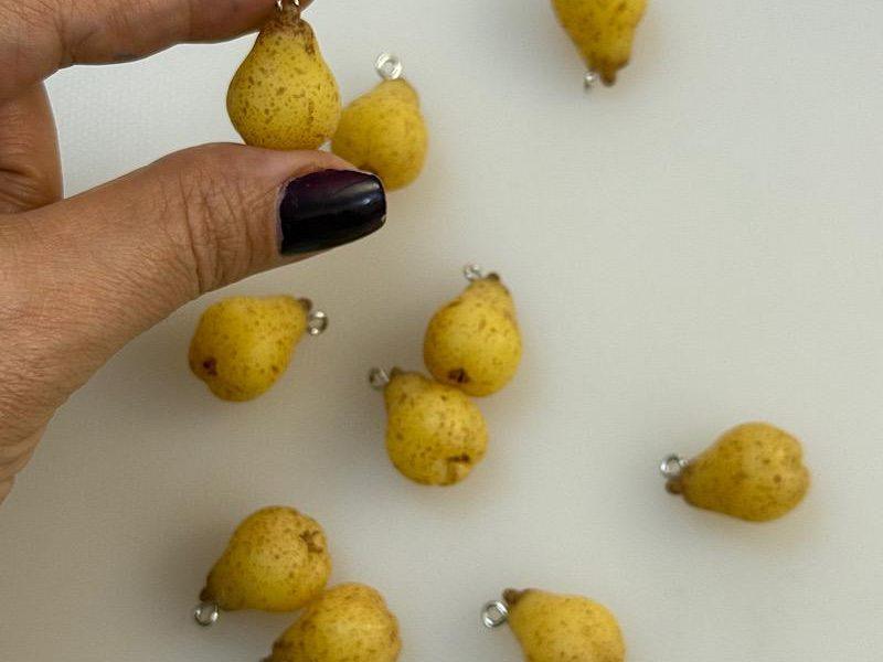 آویز فانتزی گلابی